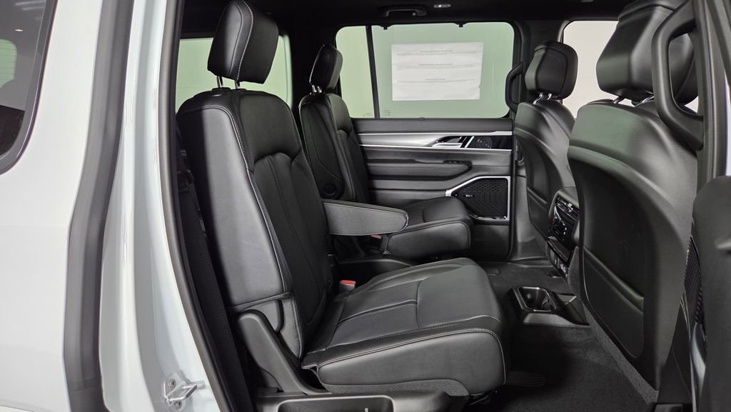 New 2025 Jeep Wagoneer Series III image 36