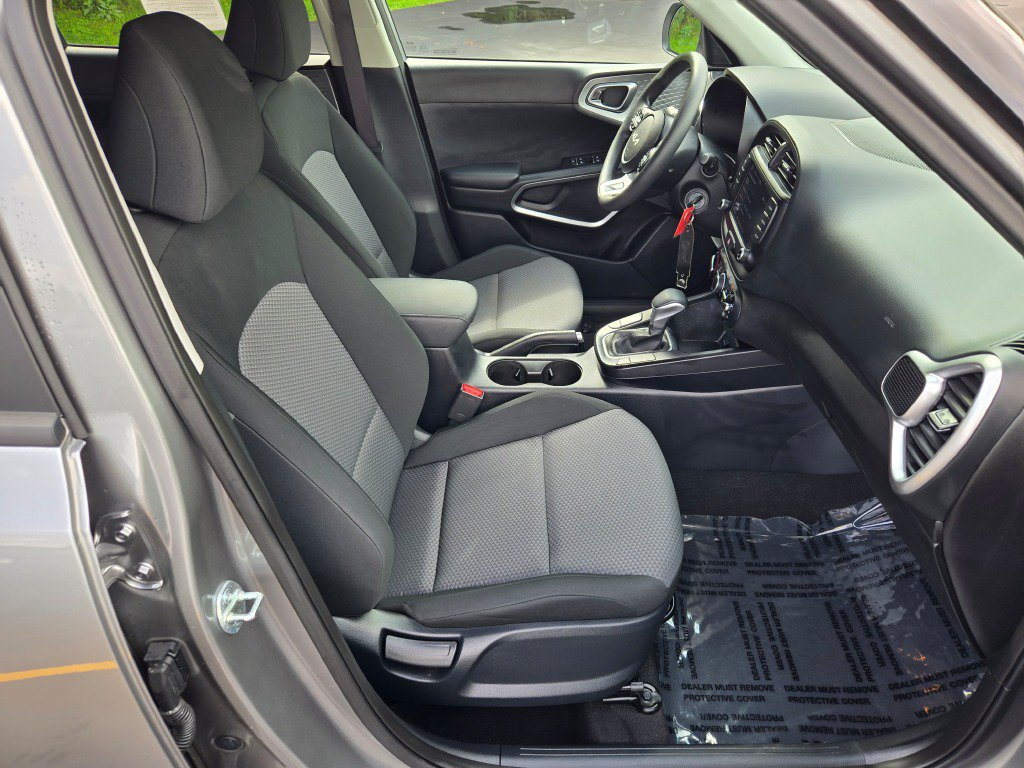 Used 2024 Kia Soul LX w/ Option Group 015 FWD image 7