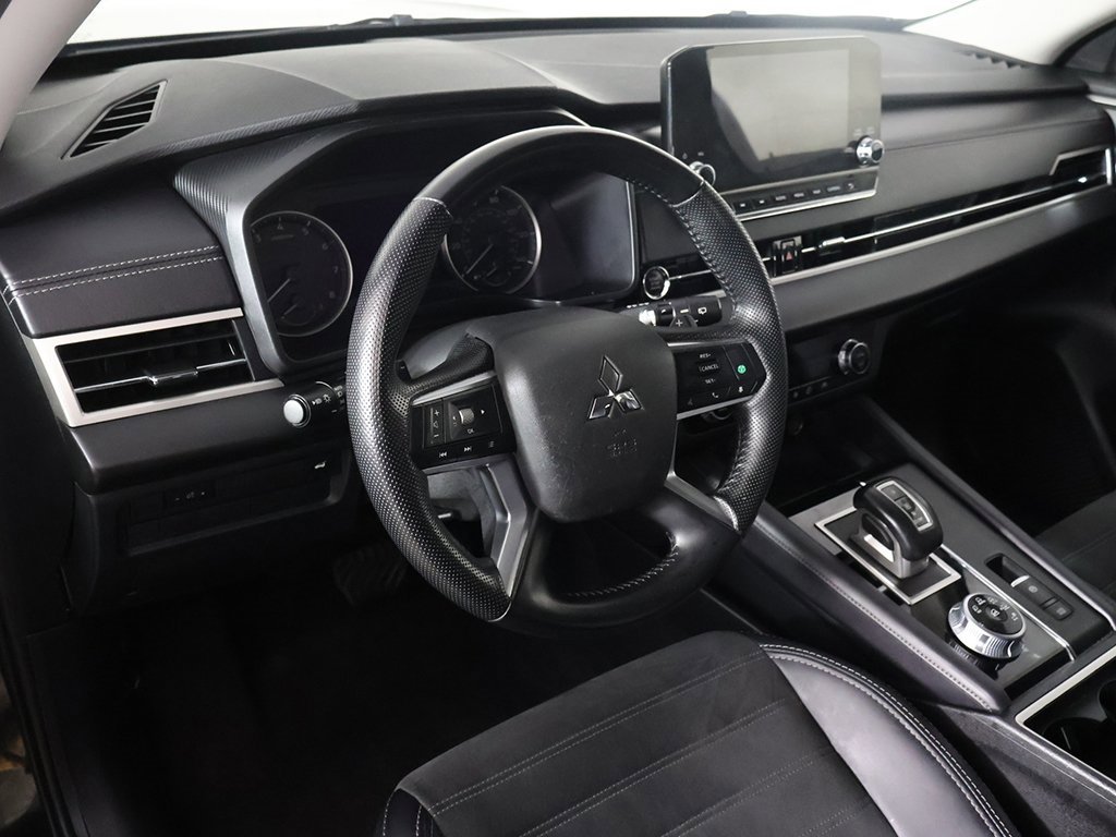 Used 2024 Mitsubishi Outlander SE image 28