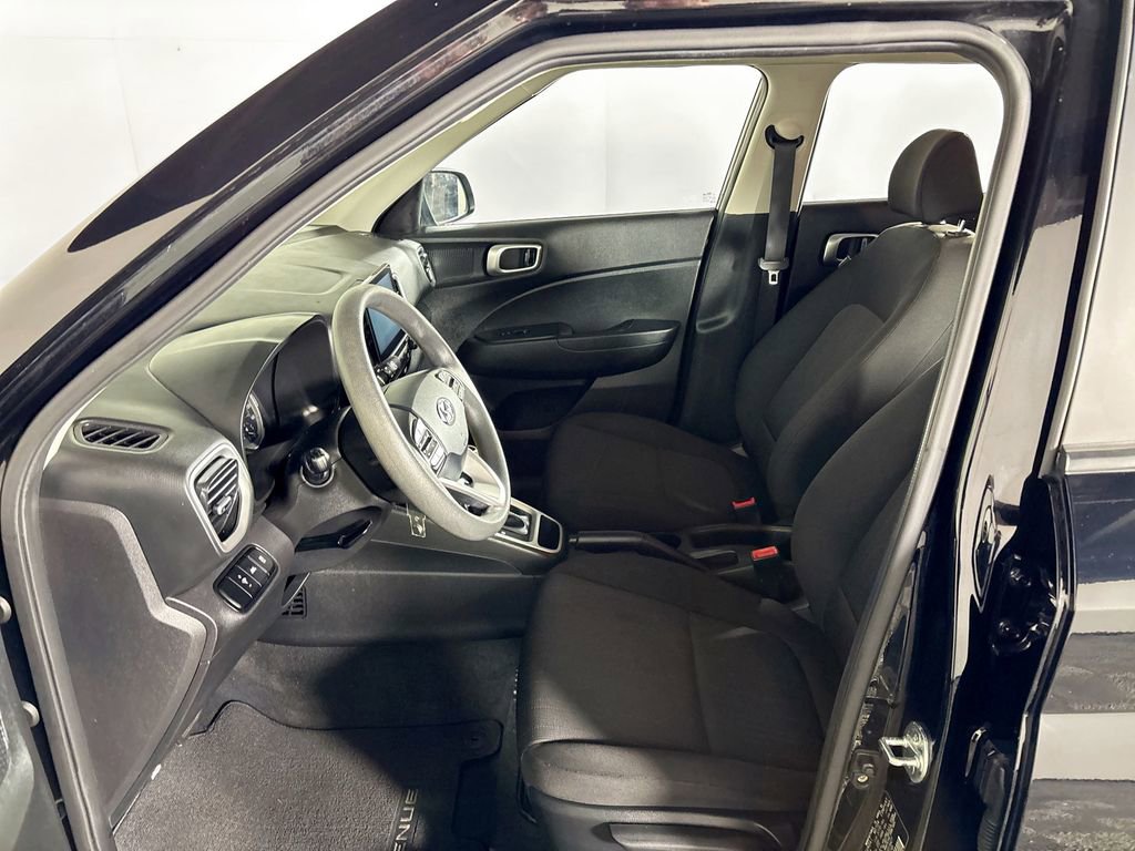 Used 2020 Hyundai Venue SE FWD image 11