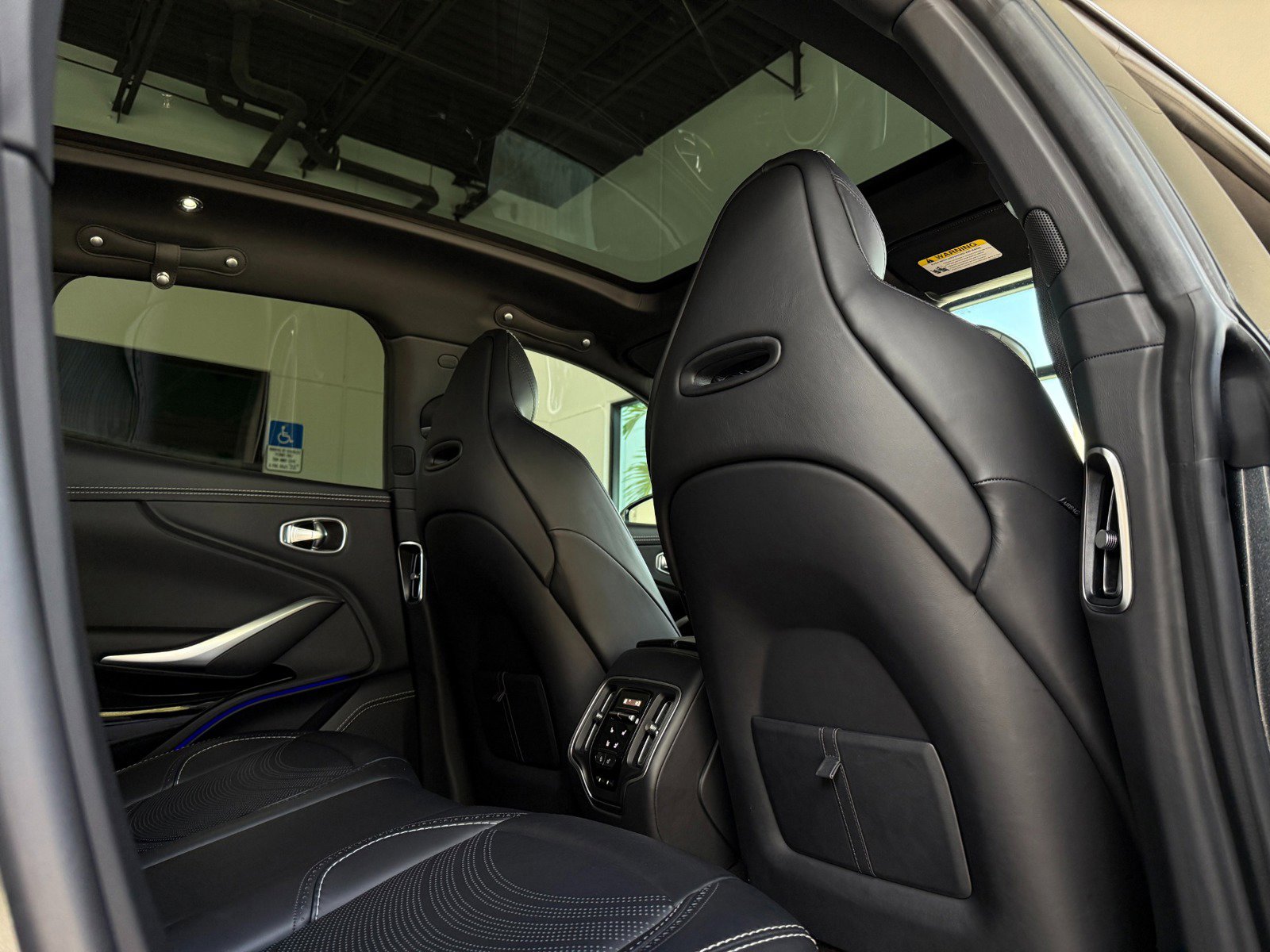 Used 2022 Aston Martin DBX image 33