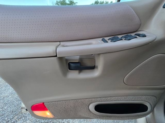 Used 1997 Ford Explorer 4WD 4-Door image 10