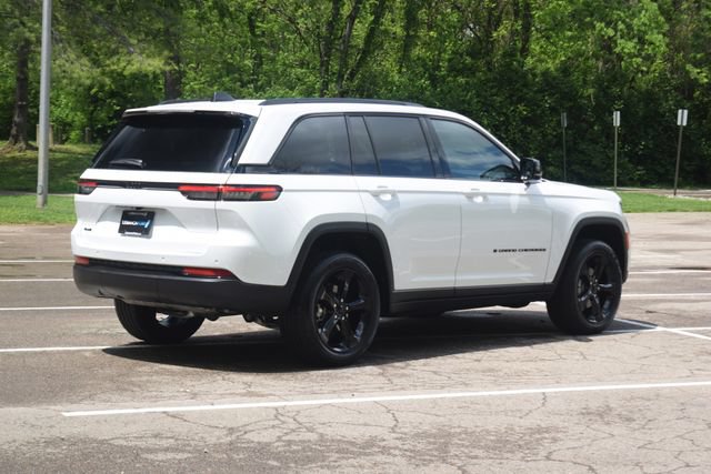 Used 2024 Jeep Grand Cherokee Altitude AWD/4WD image 26