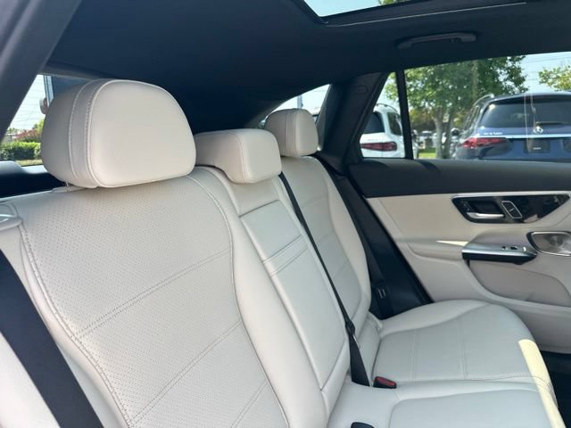 Used 2026 Mercedes-Benz GLC 300 4MATIC image 32