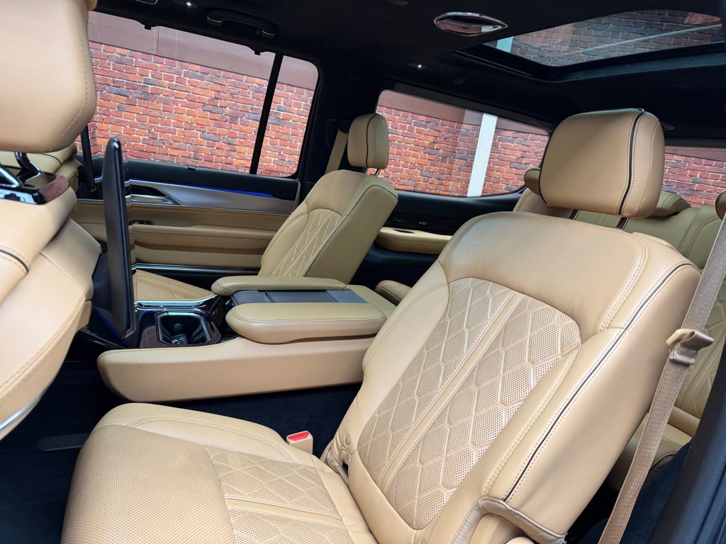 Used 2022 Jeep Grand Wagoneer Series III w/ Rear Seat Video Group 1 AWD/4WD image 25