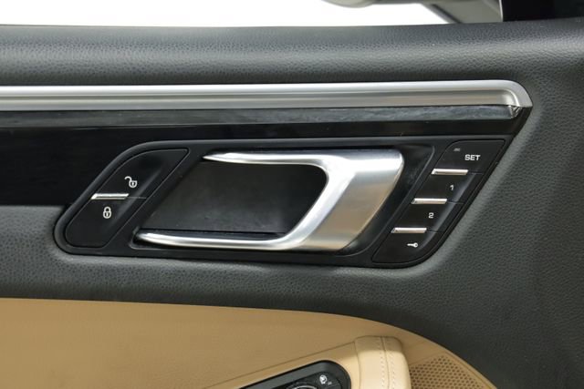 Used 2018 Porsche Macan image 32