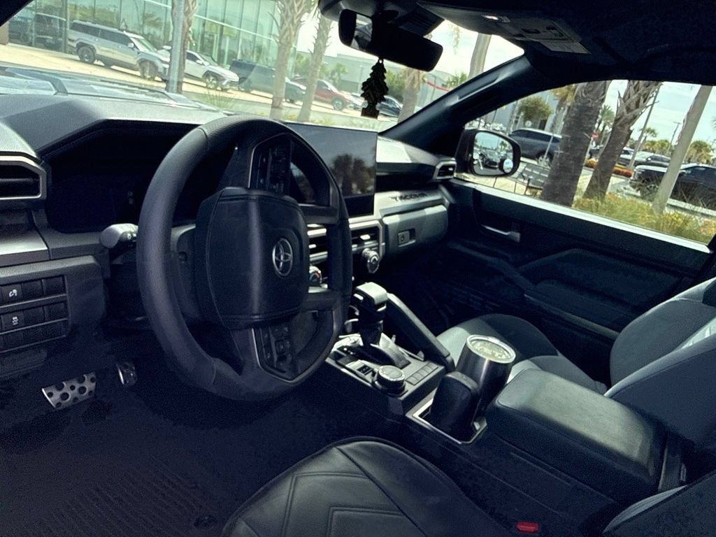 Used 2025 Toyota Tacoma TRD Sport AWD/4WD image 7