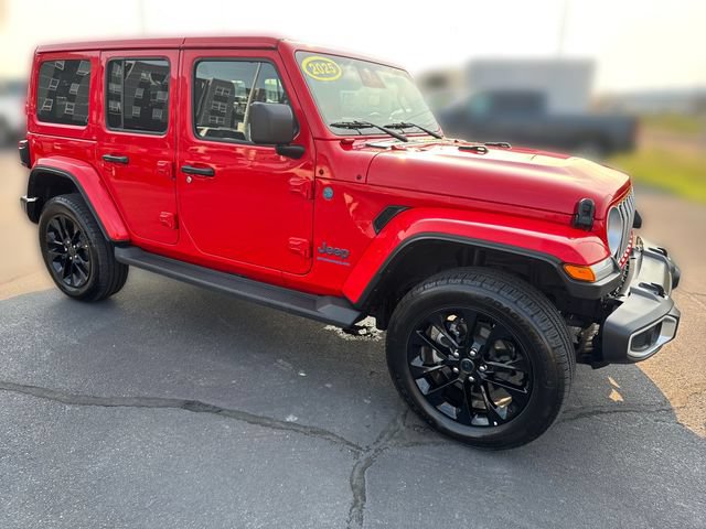 Used 2025 Jeep Wrangler Unlimited Sahara AWD/4WD image 7
