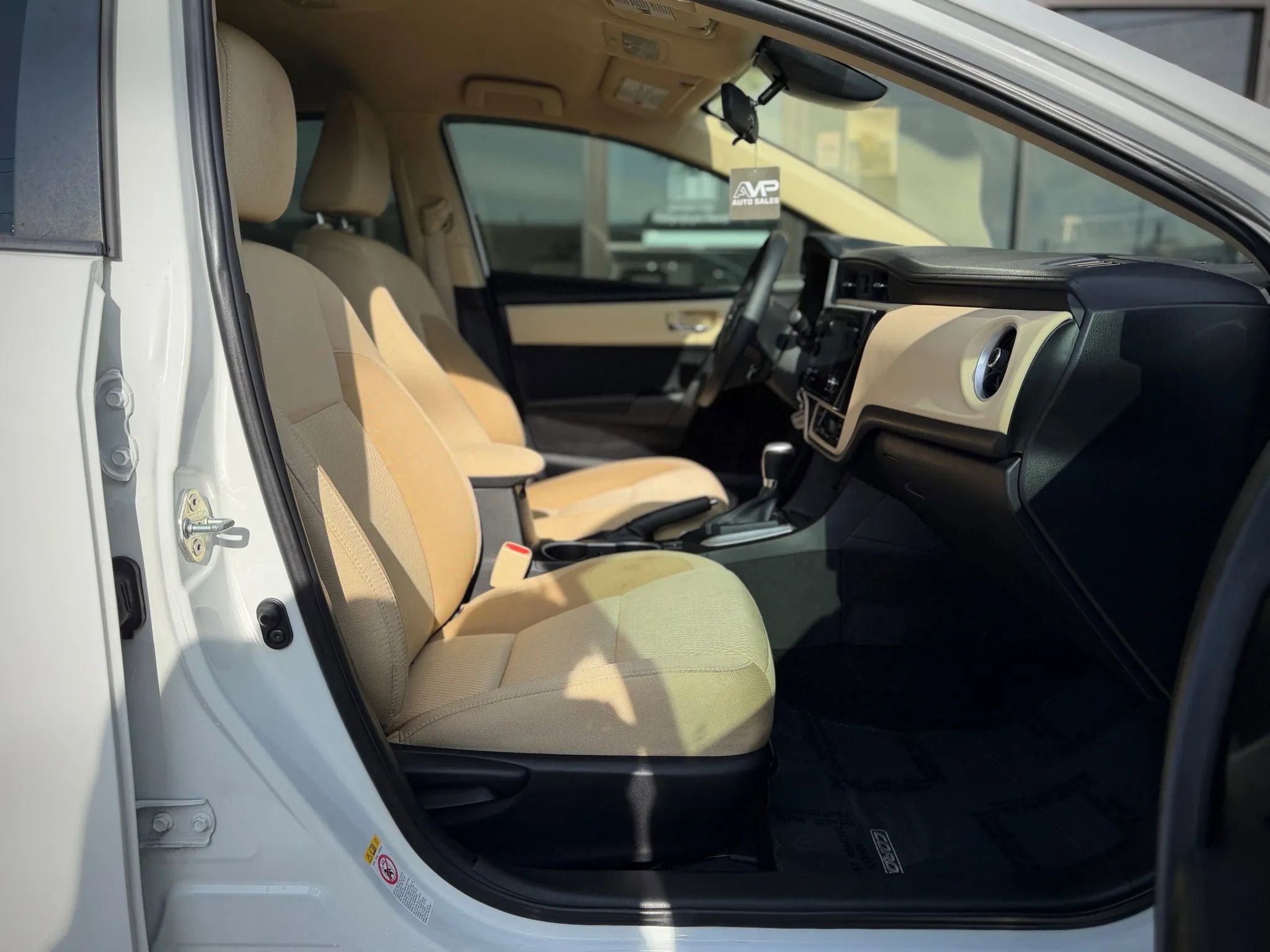 Used 2017 Toyota Corolla SE image 18