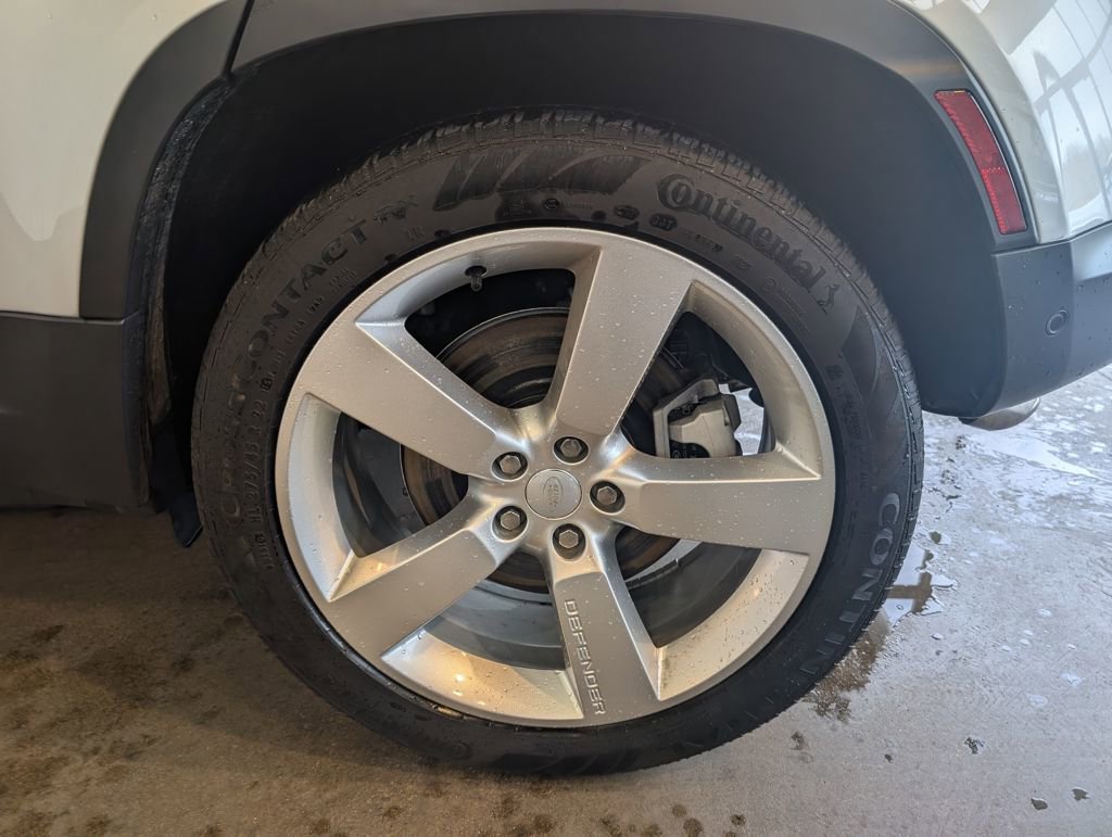 Used 2024 Land Rover Defender 110 SE image 9