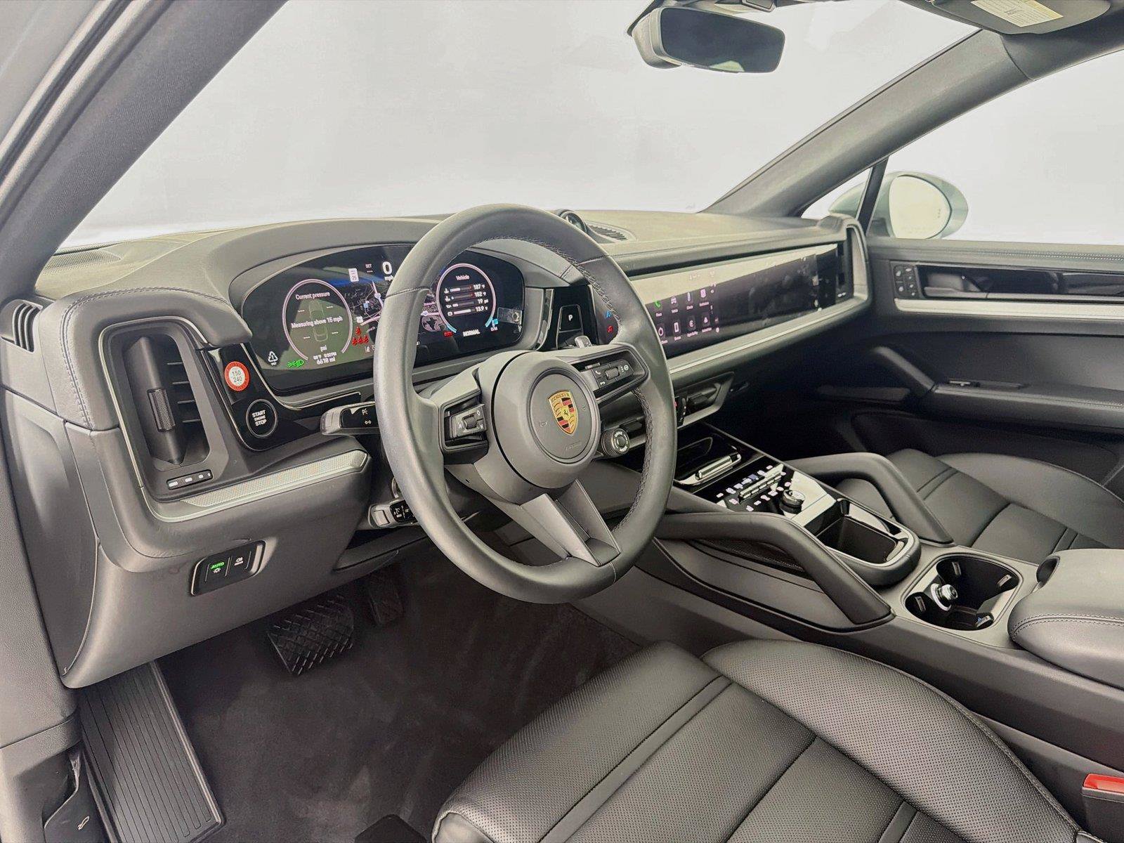 Certified 2025 Porsche Cayenne Coupe AWD/4WD image 4