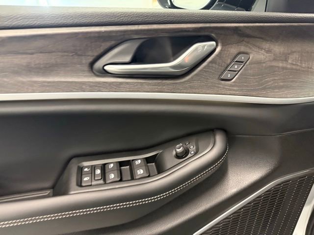 New 2026 Jeep Grand Cherokee L Limited w/ Luxury Tech Group II AWD/4WD image 14
