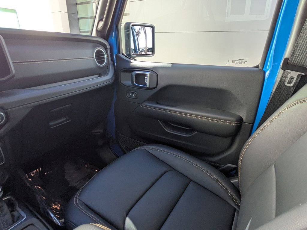 Used 2025 Jeep Gladiator Sport image 18