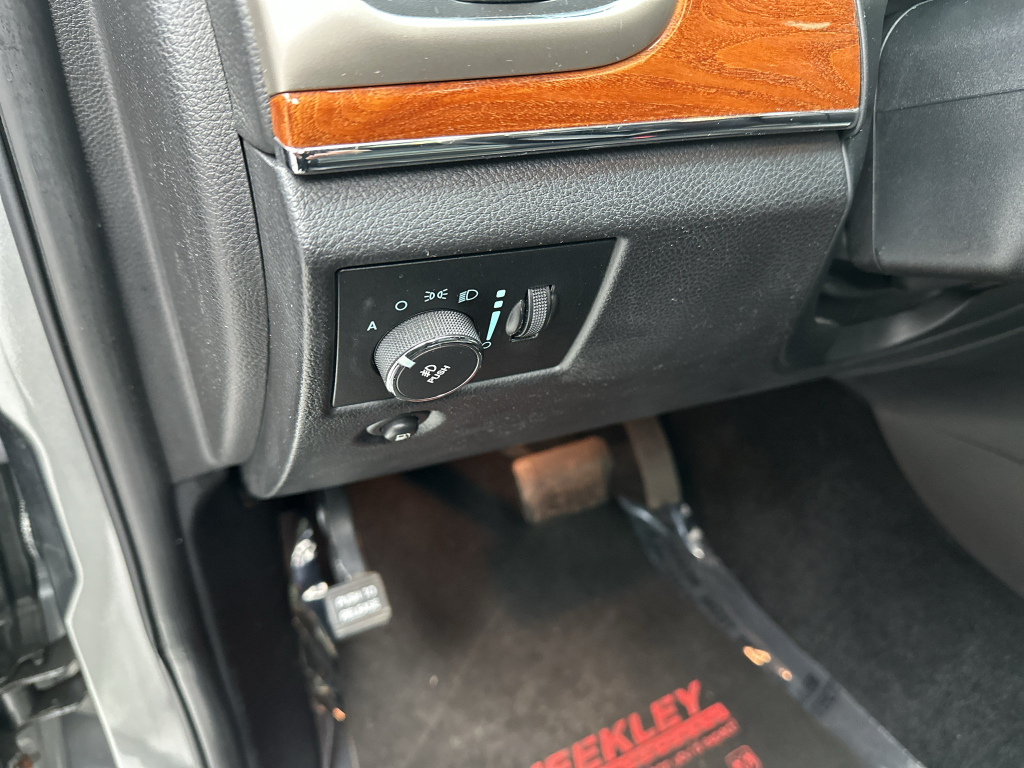 Used 2013 Jeep Grand Cherokee Overland AWD/4WD image 3
