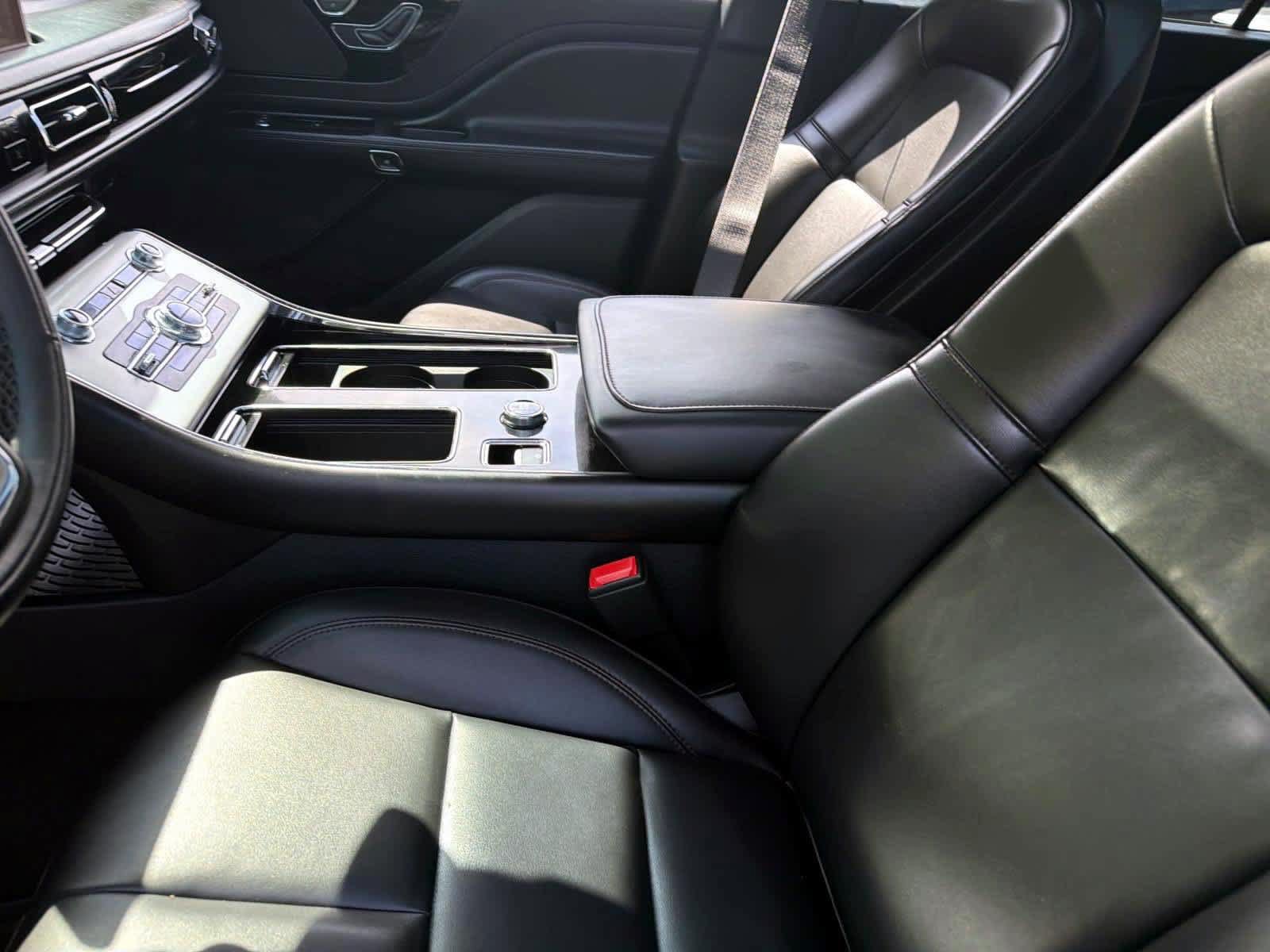 Used 2022 Lincoln Aviator AWD w/ Premium Package image 11