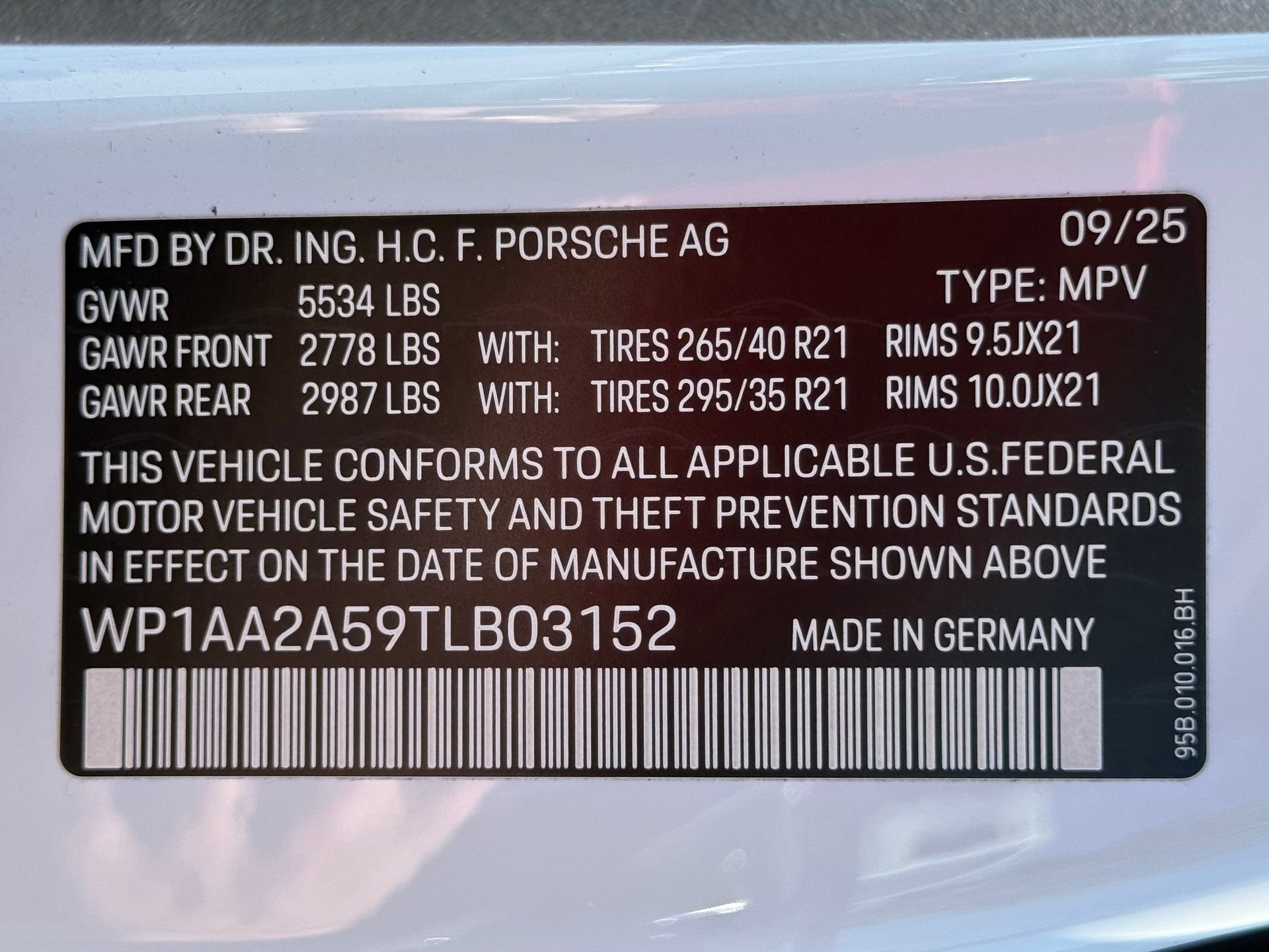 Used 2026 Porsche Macan AWD/4WD image 36