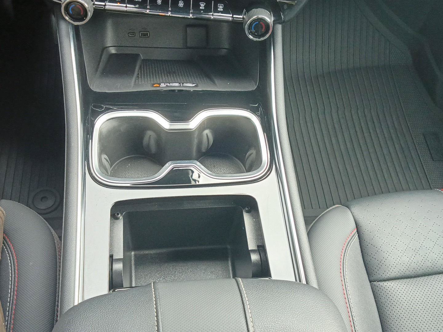 Used 2024 Chevrolet Traverse RS FWD image 37