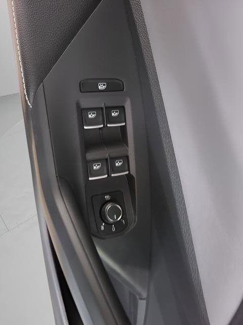 New 2026 Volkswagen Jetta SE image 8