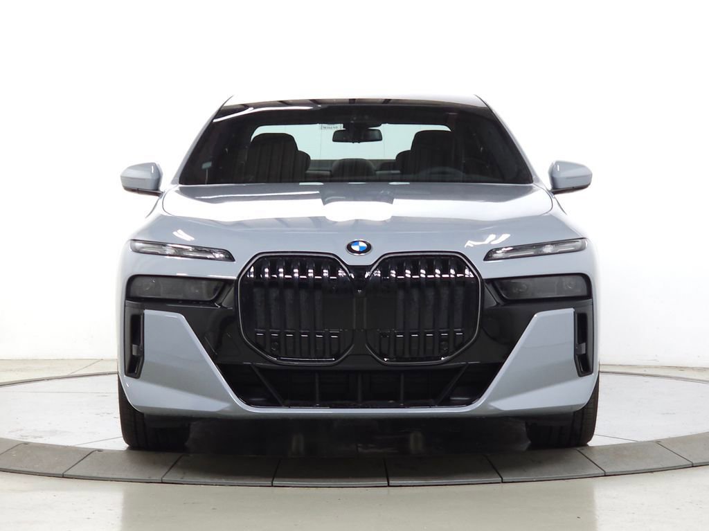 New 2026 BMW 760i xDrive w/ Executive Package image 2
