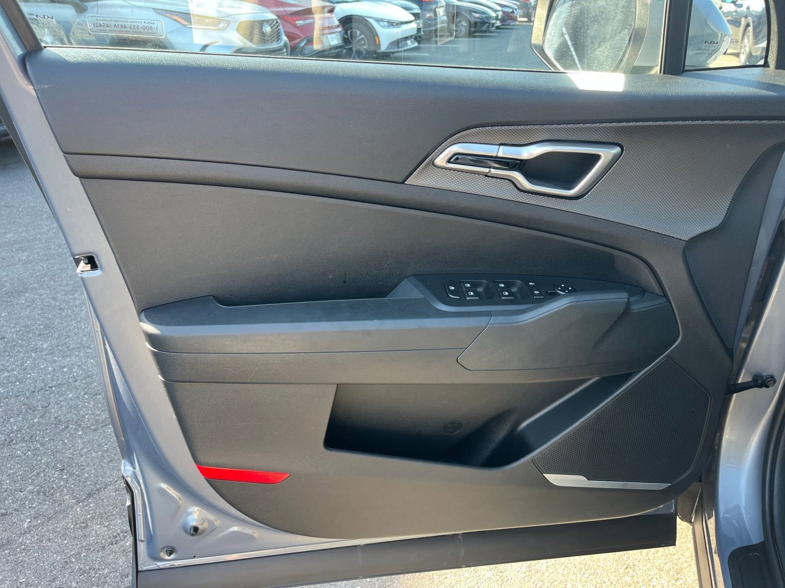 Used 2025 Kia Sportage LX image 18