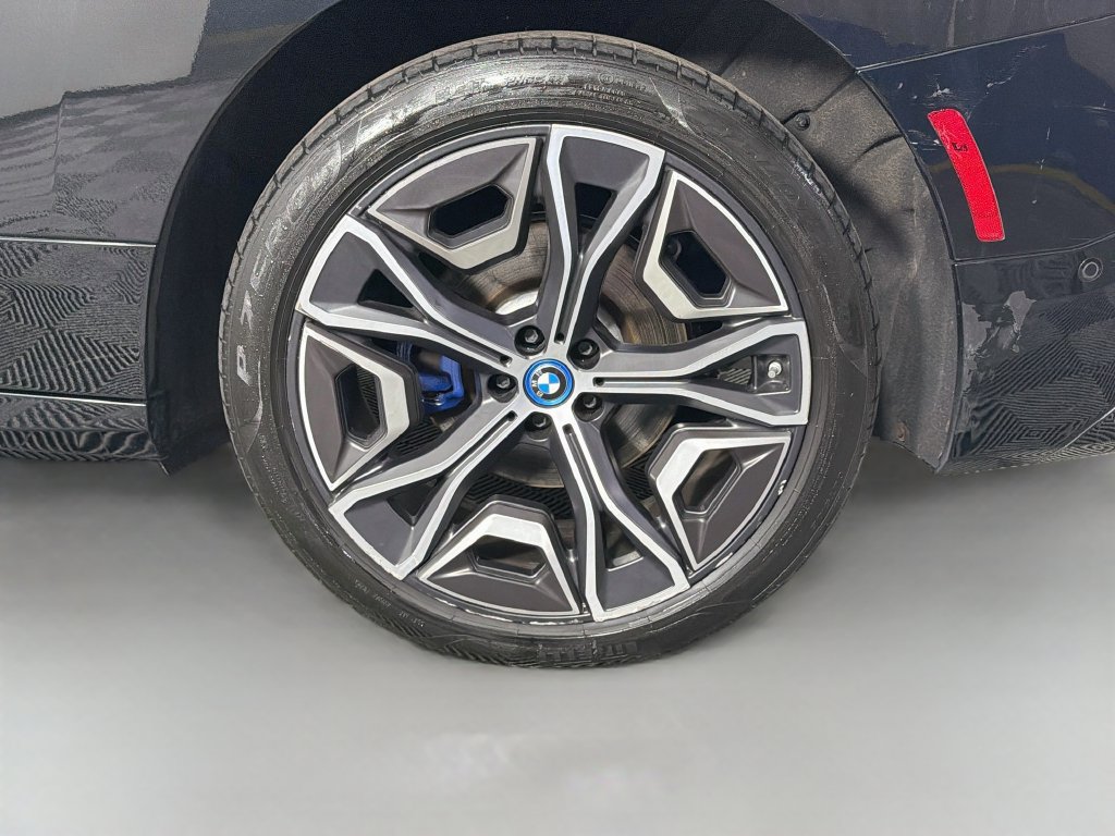 Used 2024 BMW iX xDrive50 w/ Sport Package AWD/4WD image 32