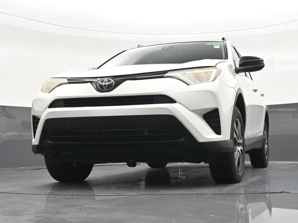 Used 2018 Toyota RAV4 LE FWD image 30
