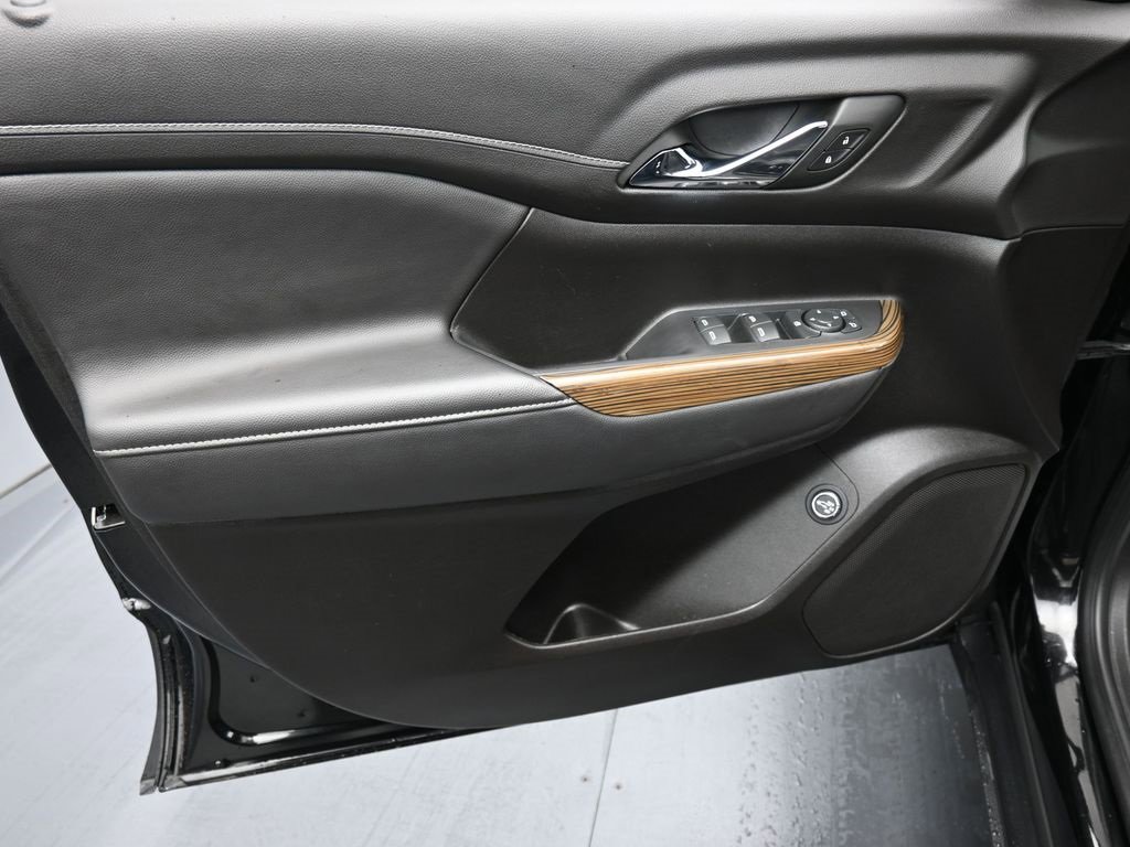 Used 2023 GMC Acadia SLE w/ Driver Convenience Package image 9