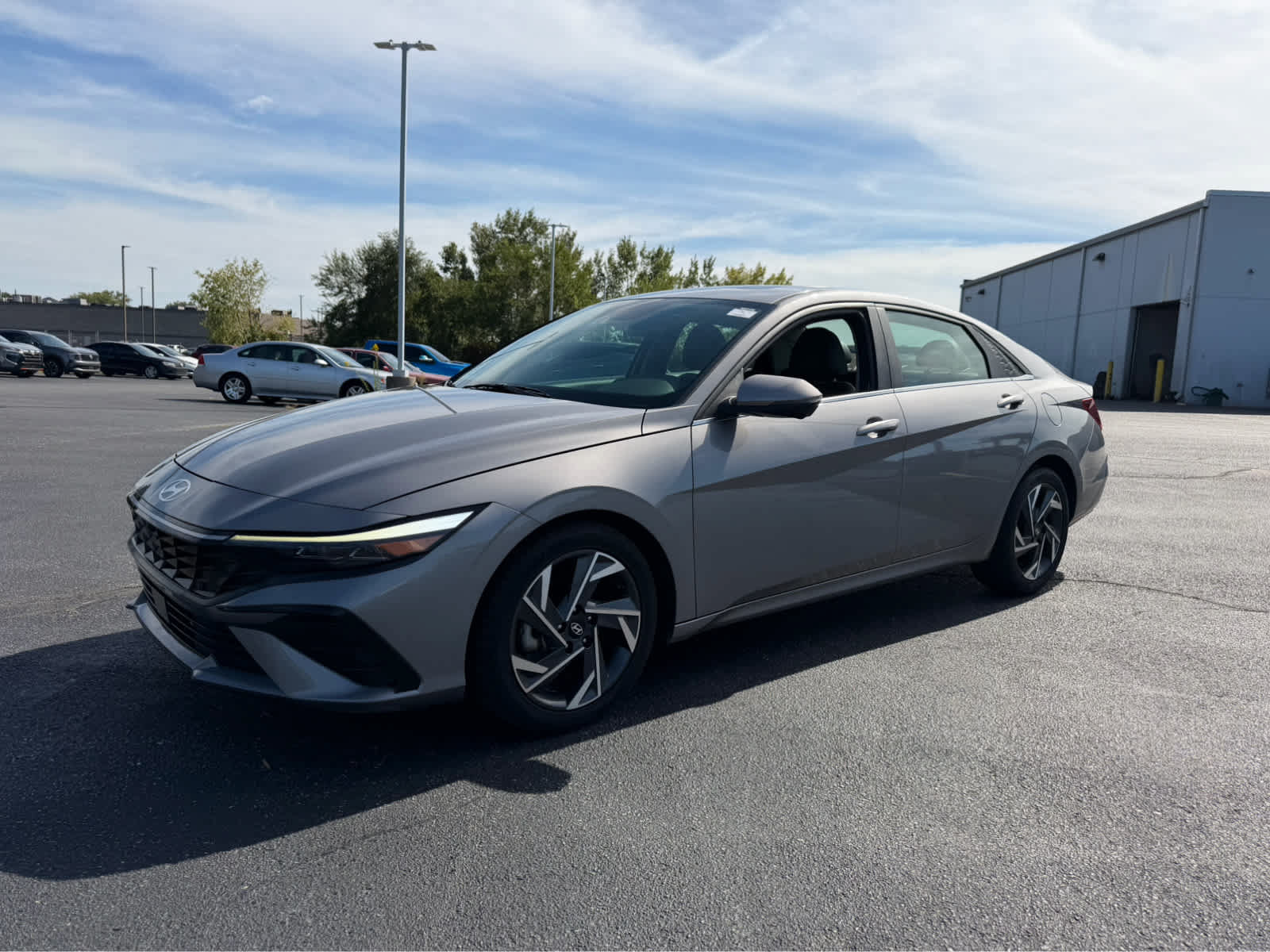 Used 2024 Hyundai Elantra Limited FWD image 3