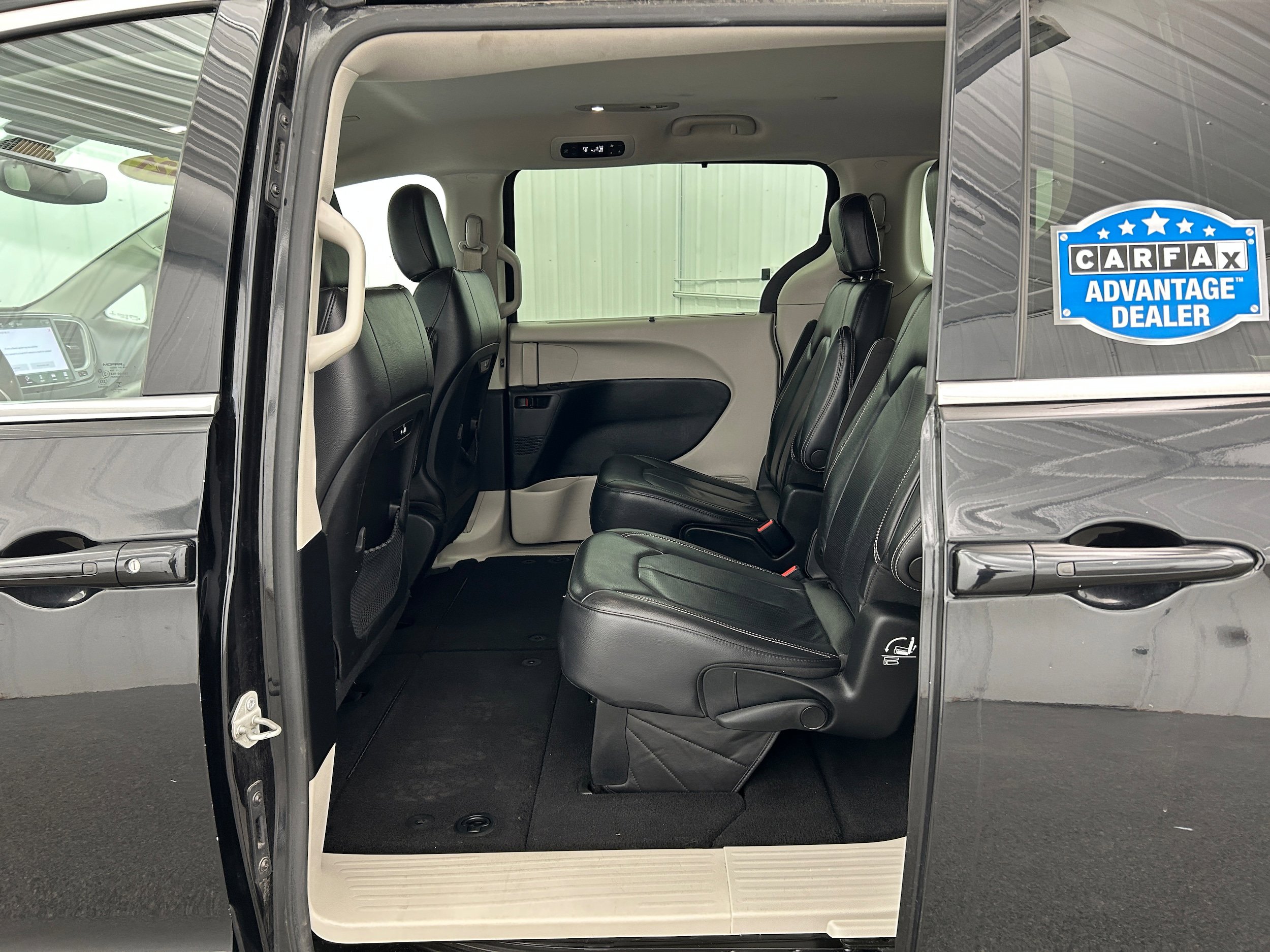 Used 2022 Chrysler Pacifica Touring-L FWD image 26