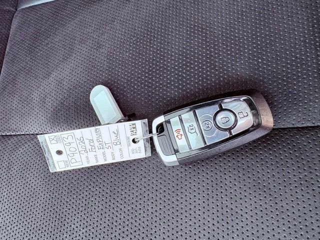 Used 2025 Ford Explorer ST image 6