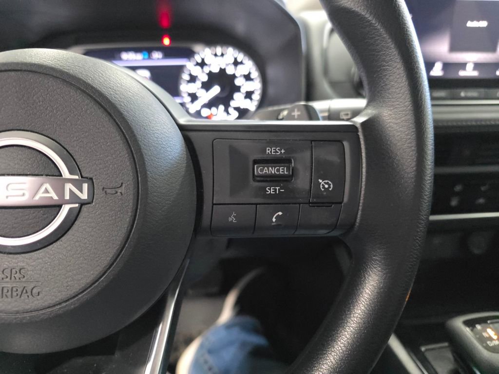 Used 2023 Nissan Rogue S AWD/4WD image 17