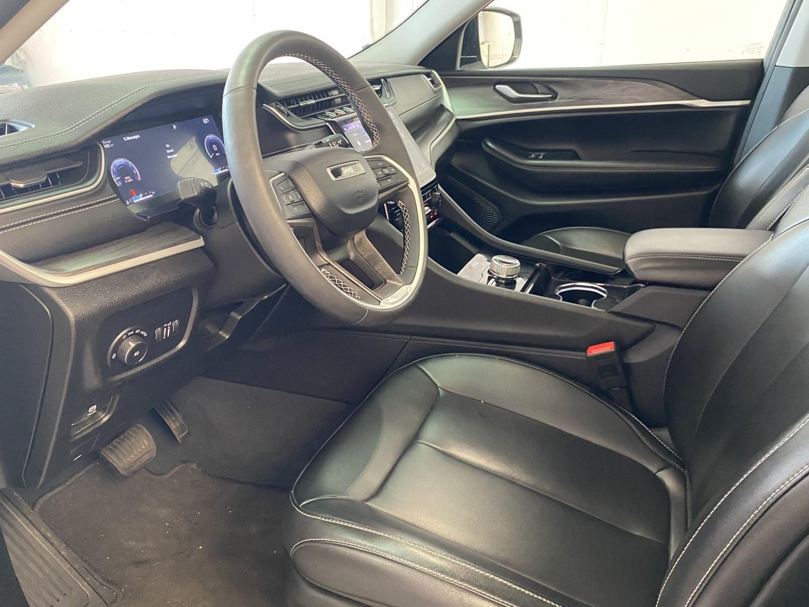 Used 2023 Jeep Grand Cherokee L Limited AWD/4WD image 24