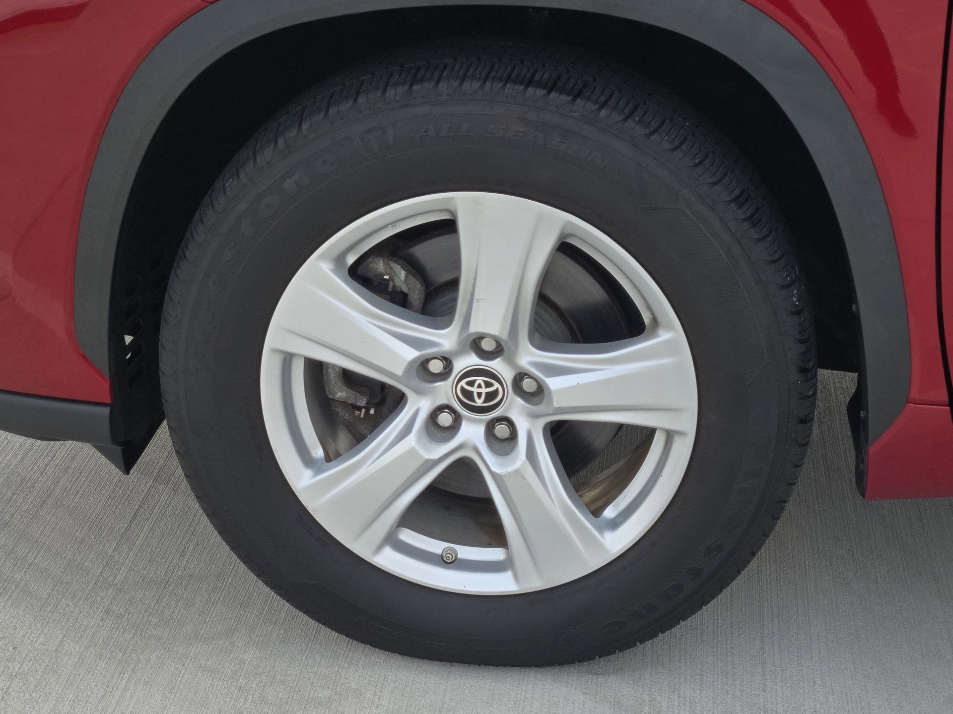 Used 2023 Toyota Highlander LE FWD image 12