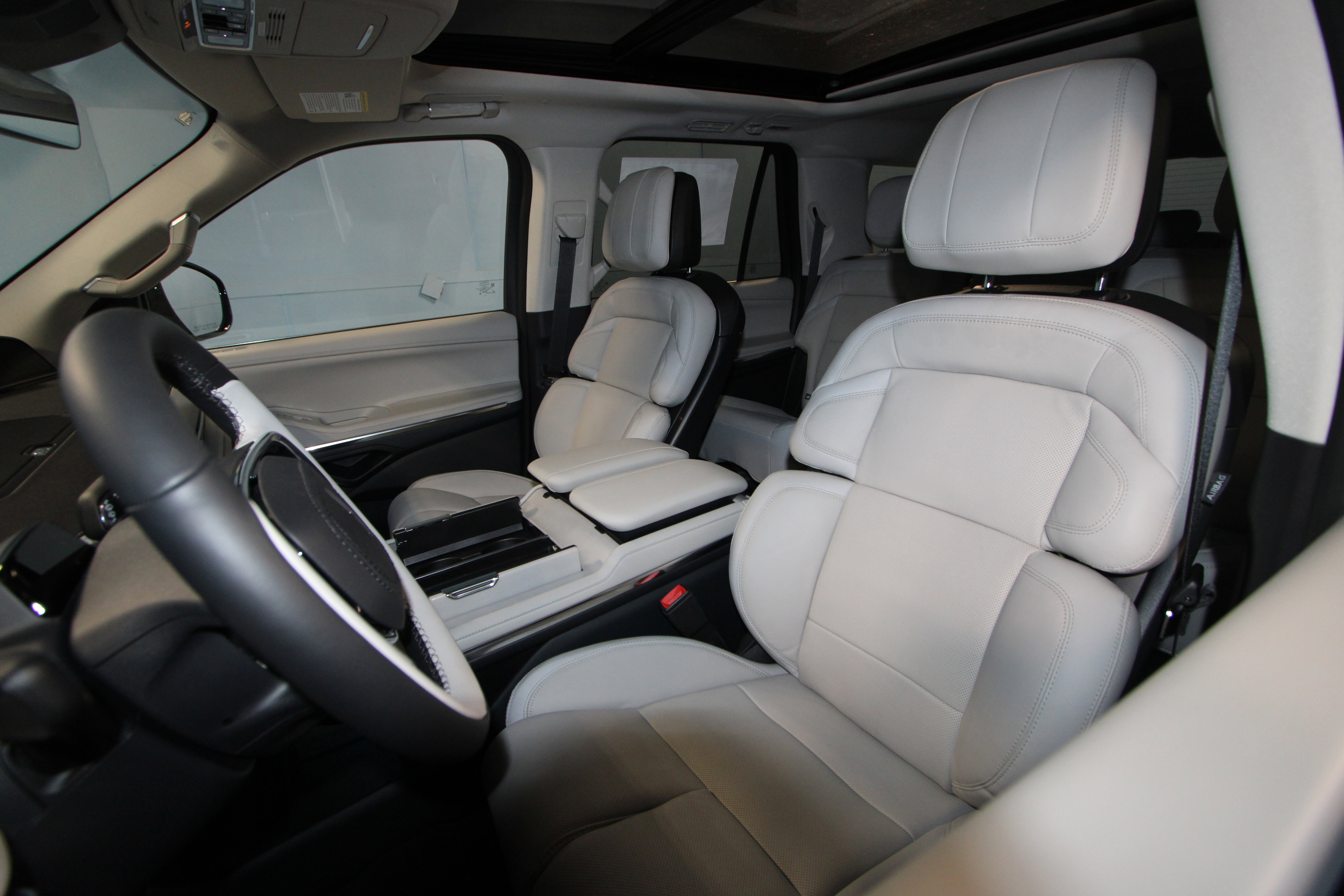 New 2026 Lincoln Navigator L Reserve AWD/4WD image 3
