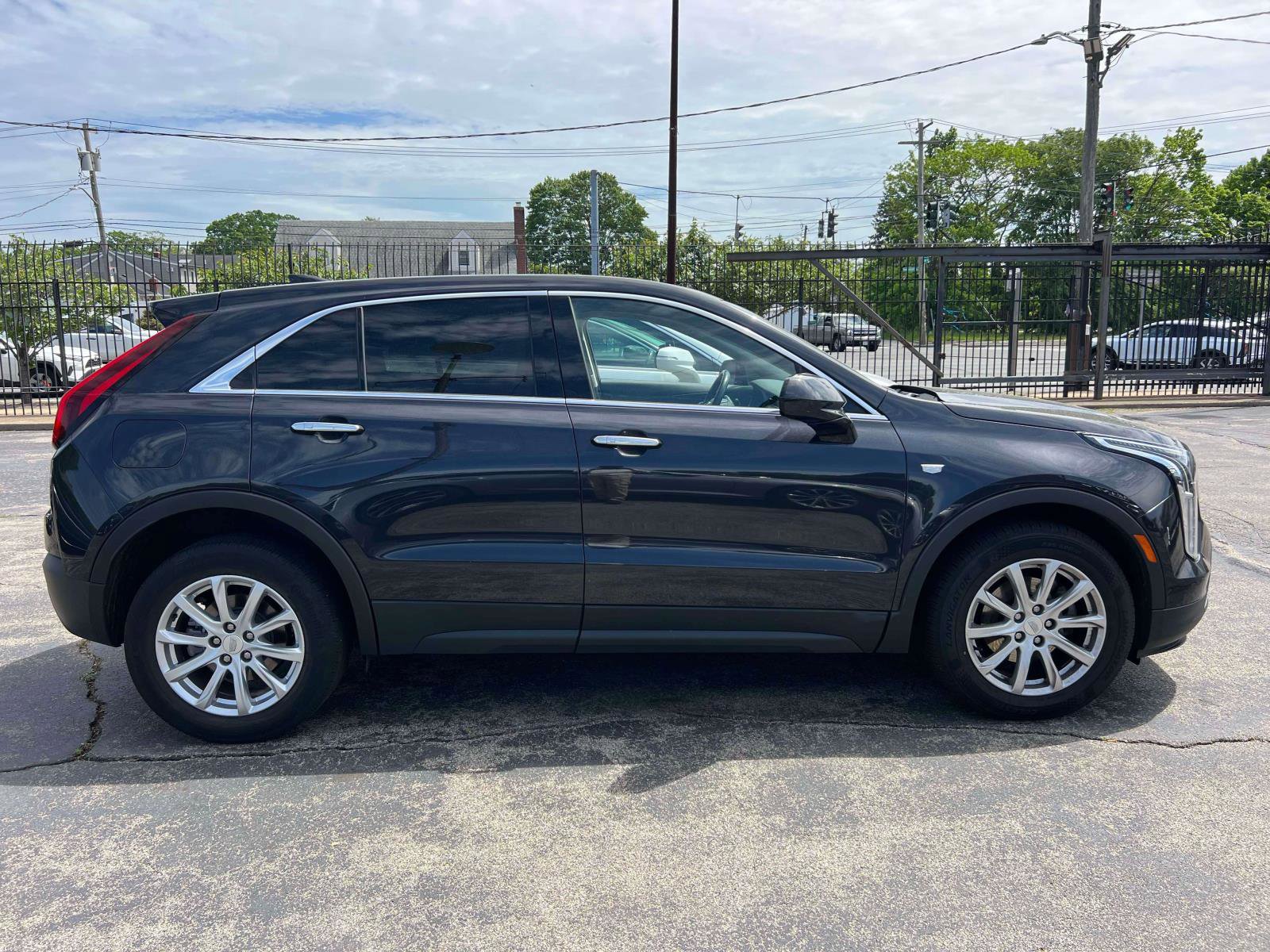 Certified 2023 Cadillac XT4 Luxury w/ Cold Weather Package AWD/4WD image 5