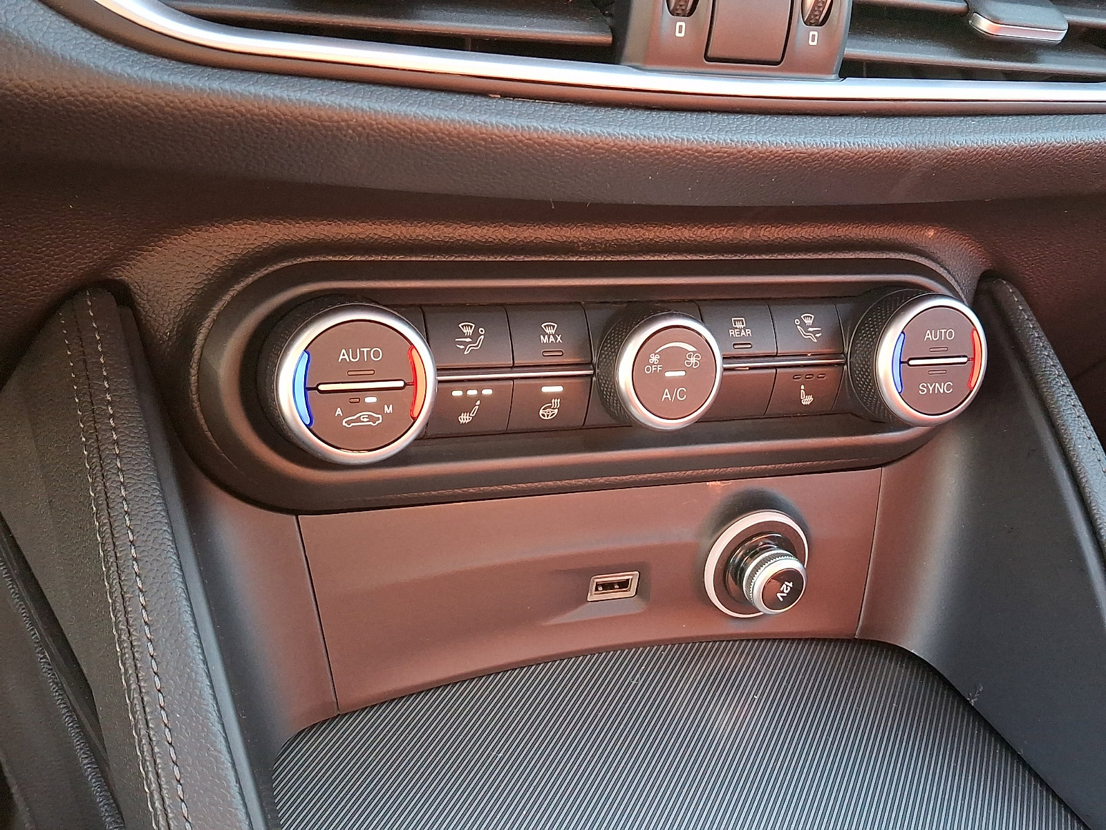 Used 2024 Alfa Romeo Stelvio Veloce AWD/4WD image 16