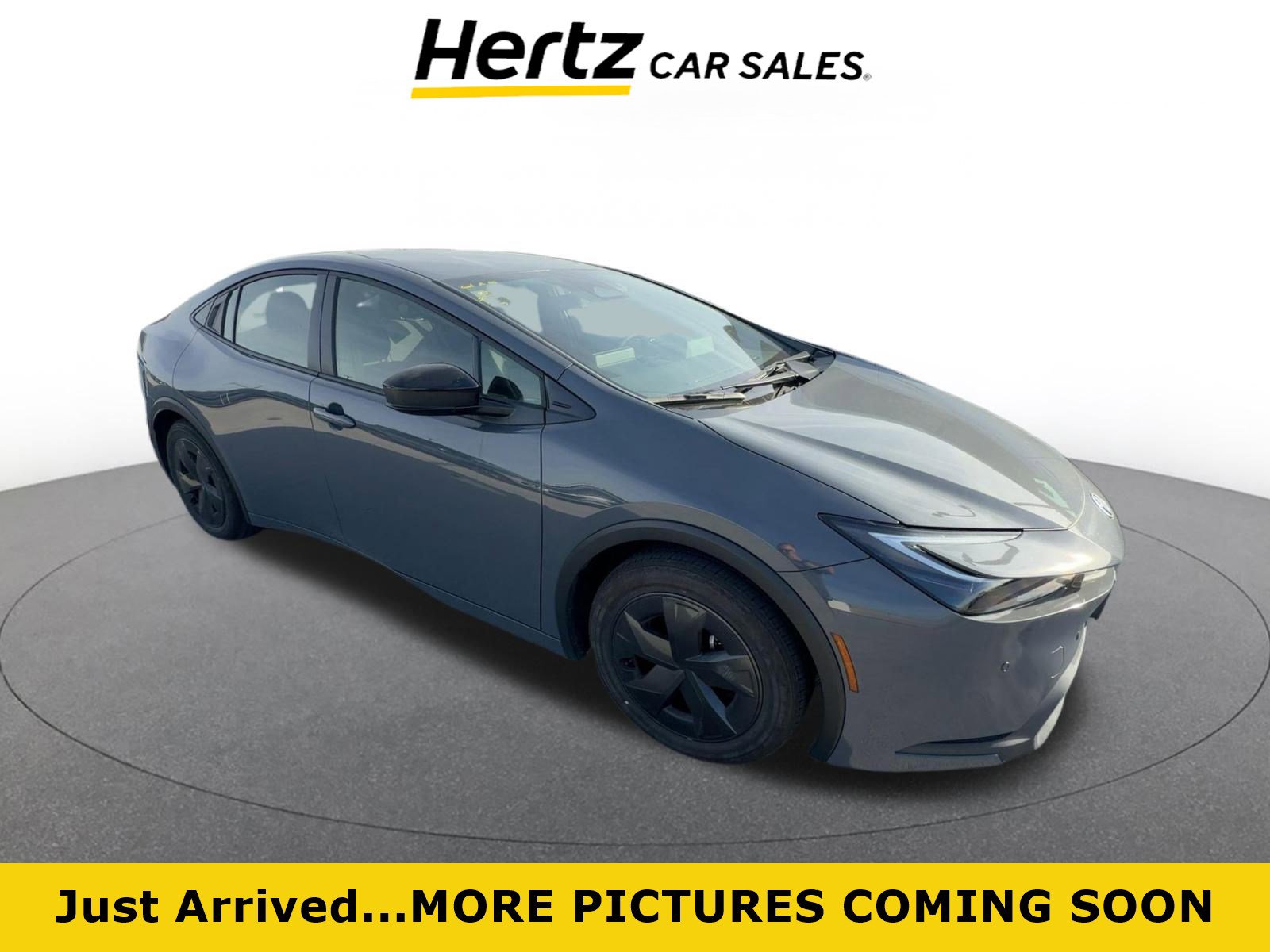 Used 2025 Toyota Prius LE image 1