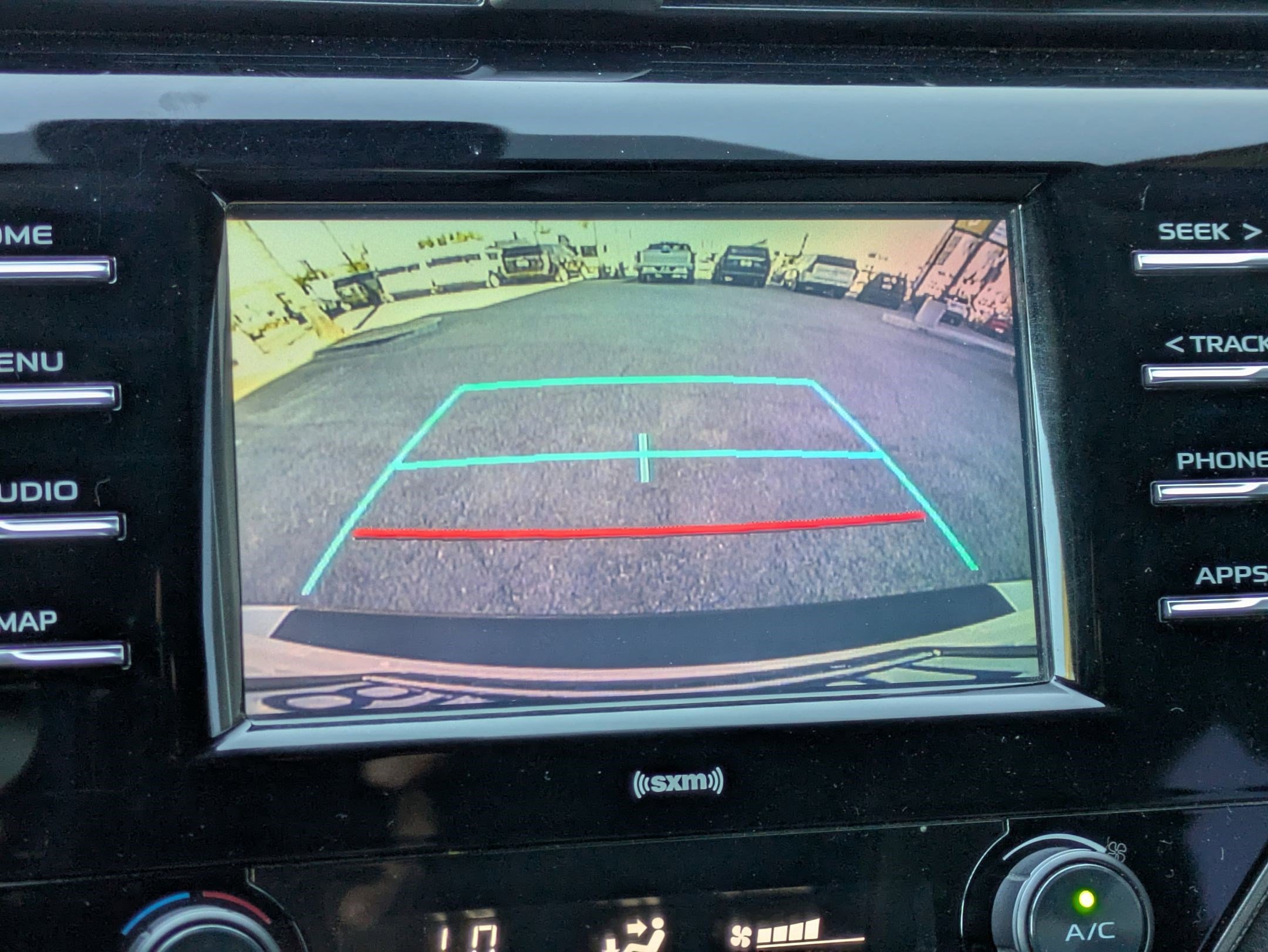 Used 2020 Toyota Camry SE image 19