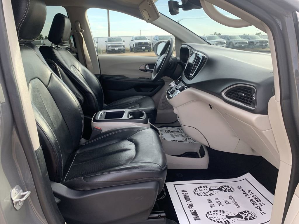 Used 2022 Chrysler Pacifica Touring-L image 26
