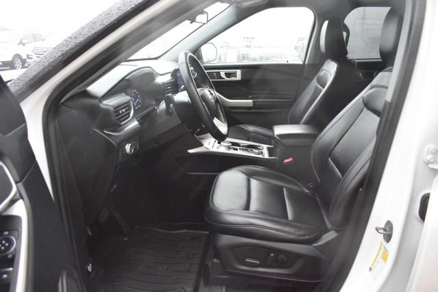 Used 2022 Ford Explorer XLT w/ Equipment Group 202A image 13