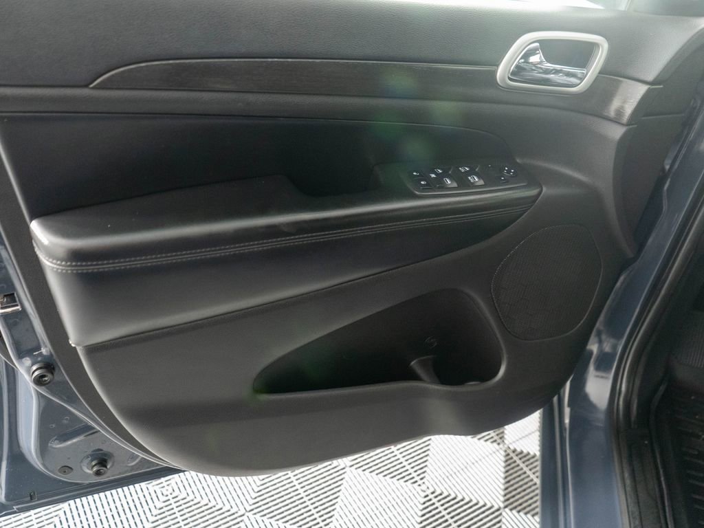 Used 2018 Jeep Grand Cherokee Altitude image 23
