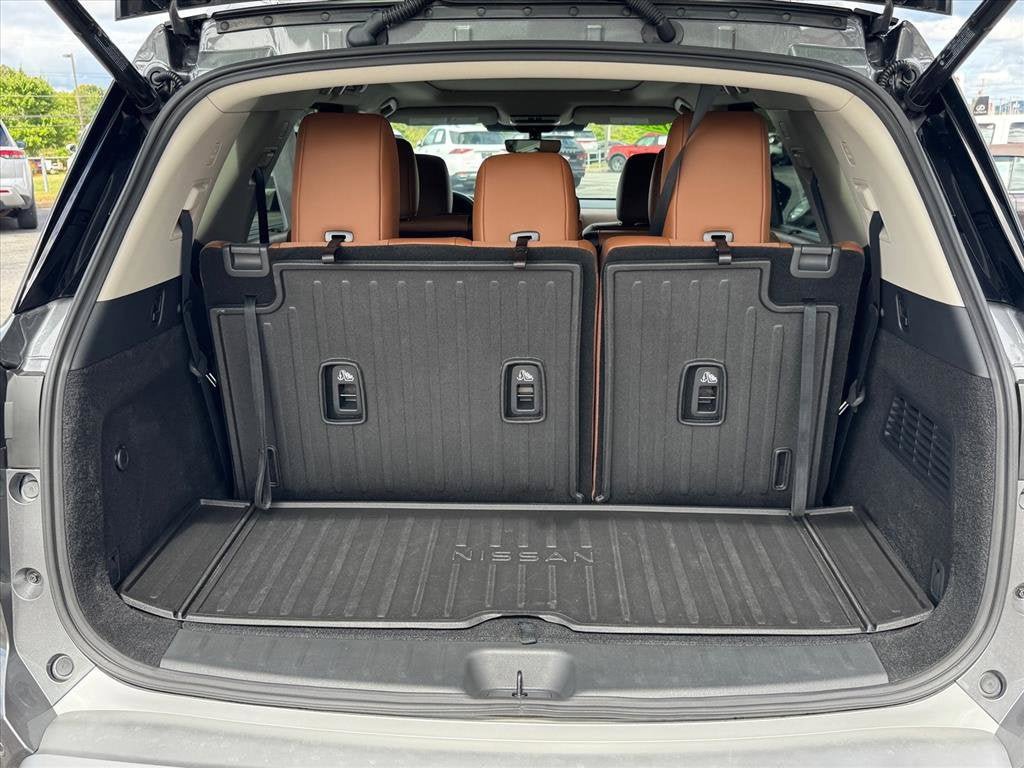 Used 2025 Nissan Pathfinder Platinum w/ Cargo Package FWD image 21