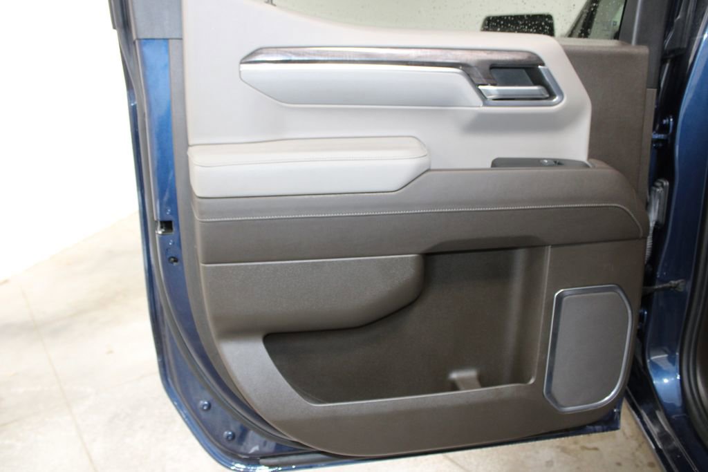 Used 2023 Chevrolet Silverado 1500 LTZ AWD/4WD image 32