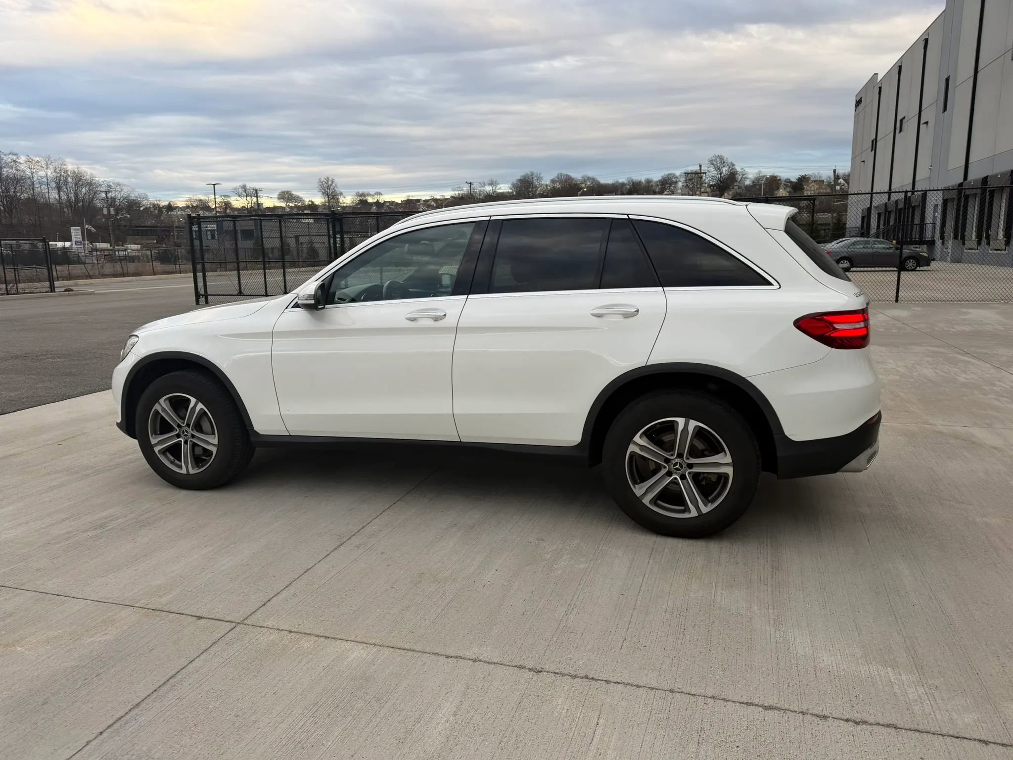 Used 2019 Mercedes-Benz GLC 300 4MATIC image 6