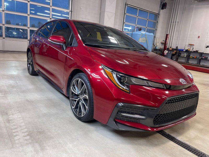 Used 2022 Toyota Corolla SE image 2