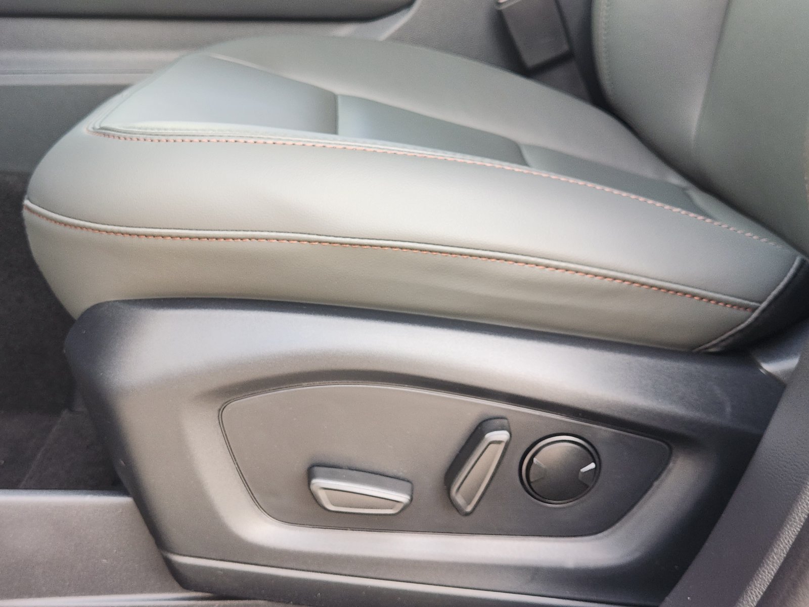 New 2027 Ford Explorer Active w/ Active Comfort Package RWD image 22