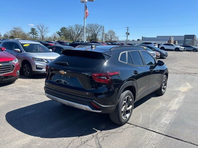 Certified 2024 Chevrolet Trax LT w/ Driver Confidence Package FWD image 5