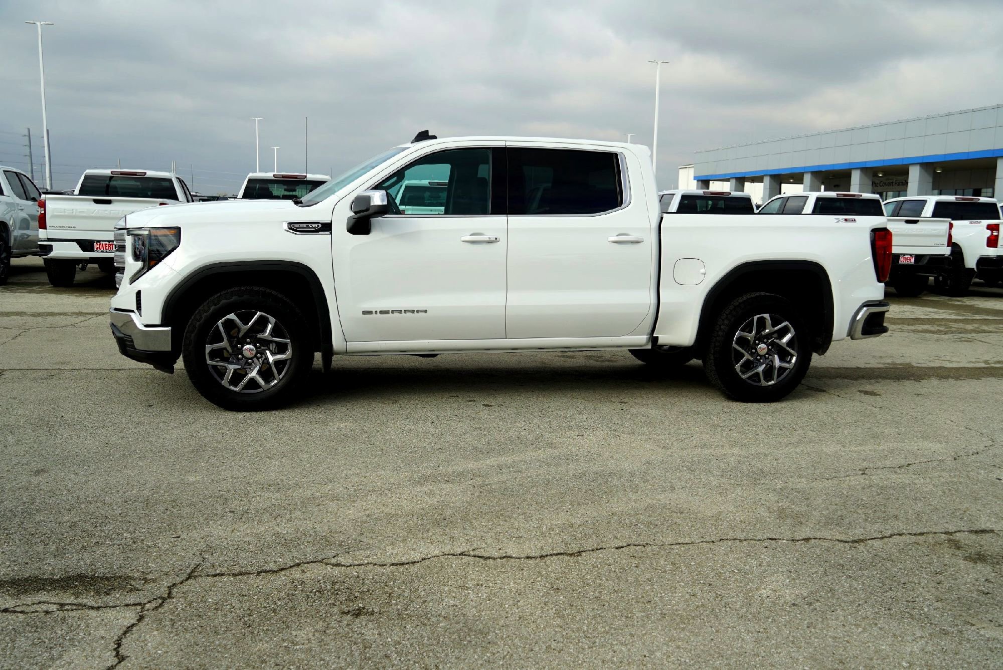 Used 2024 GMC Sierra 1500 SLE image 6