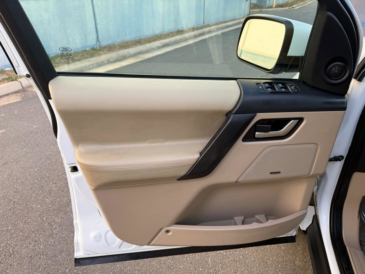 Used 2013 Land Rover LR2 image 15