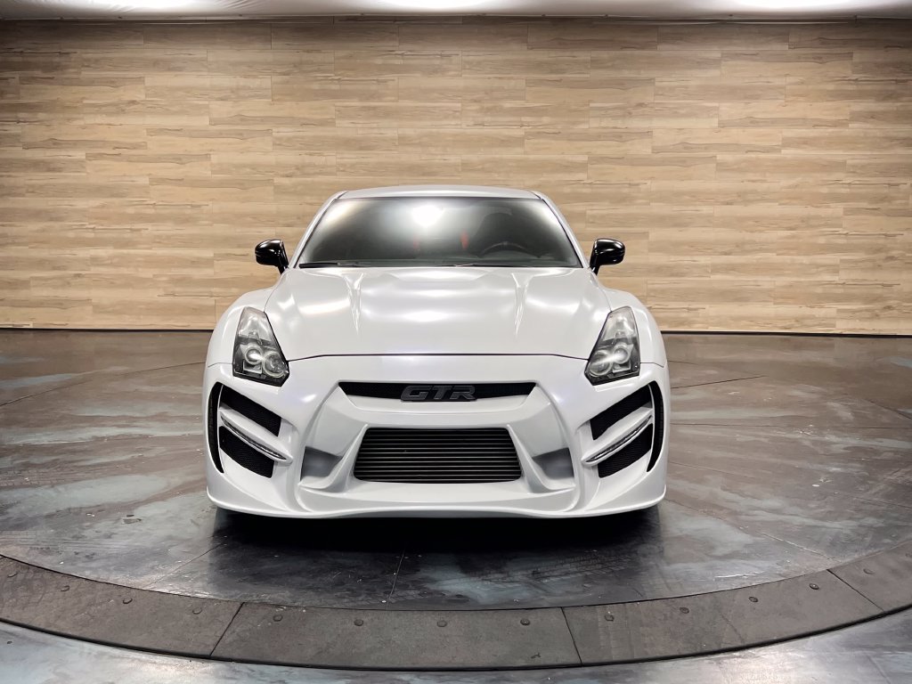 Used 2010 Nissan GT-R Premium AWD/4WD image 5